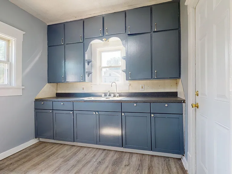 19 W Tucker Ave — Photo 5