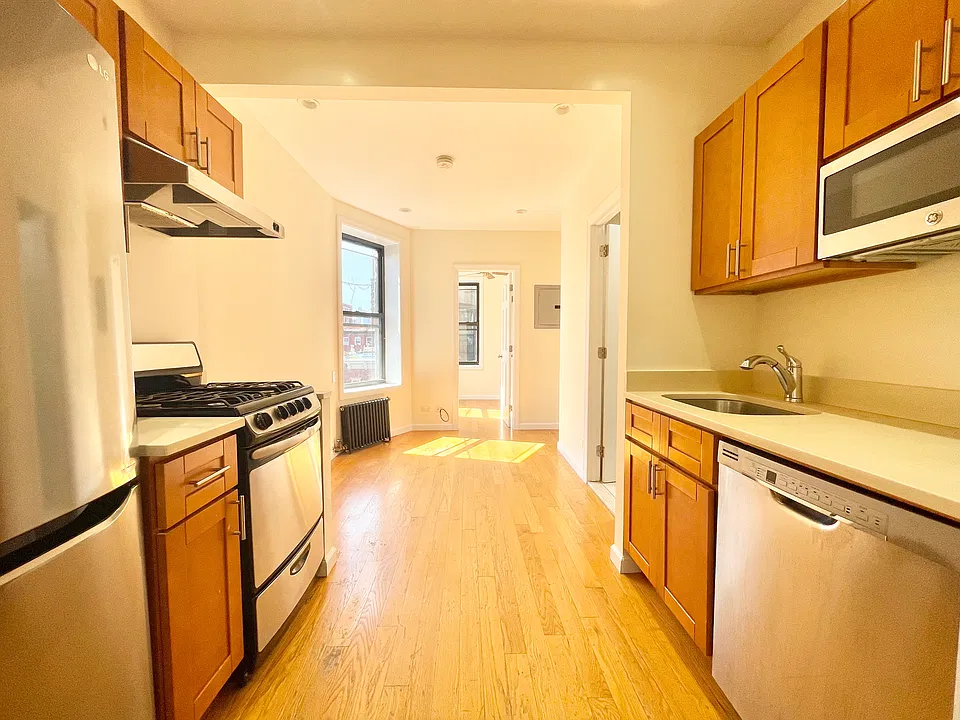 239 W 15th St #5RE