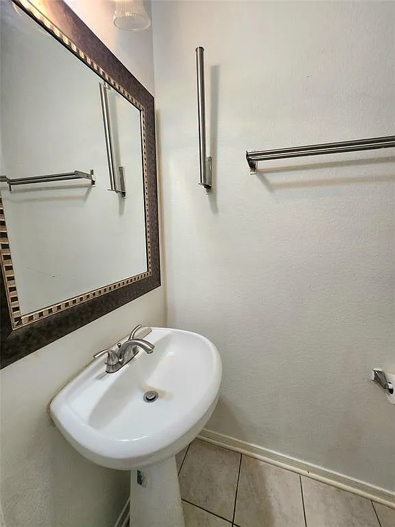 3 bed, 2.5 bath, 1650 sqft, $1,950 — Photo 4