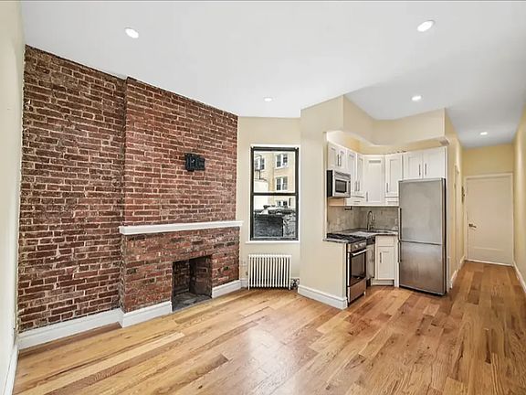 3rd image of 164 E 82nd St APT 2C