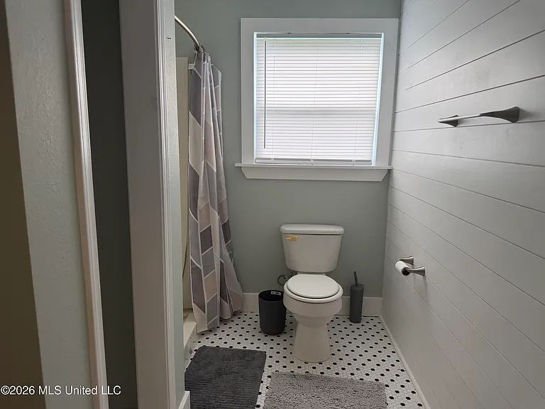 412 Robert St — Photo 15