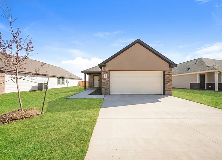 1903 Dogwood Dr — Photo 1