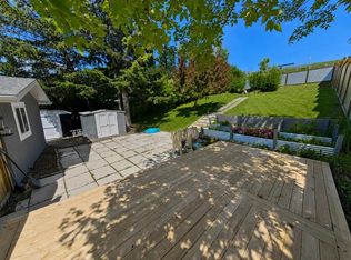18 S Maple St, Okotoks, AB T1S1J6