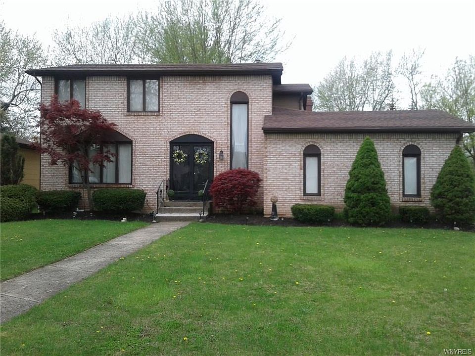 1st image of 260 Sprucewood Ter