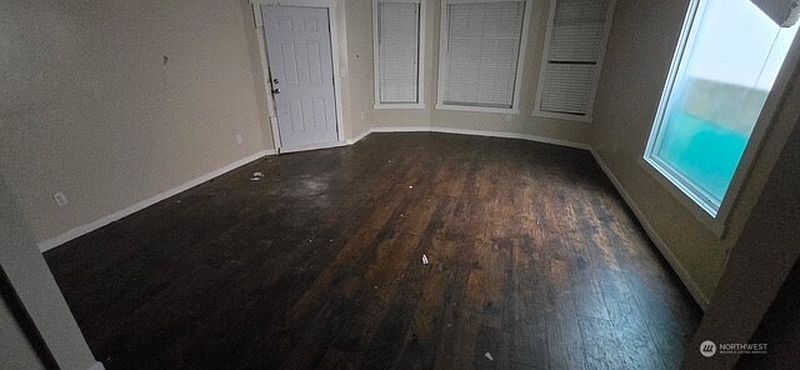 4th image of 1220 Yakima Avenue