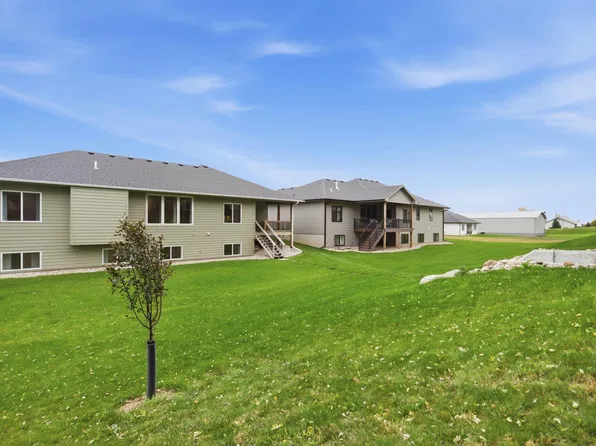 2205 S Saddle Ridge Dr, Sioux Falls, SD 57110