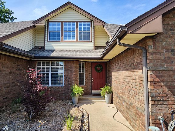 3rd image of 1103 S Mansfield Dr