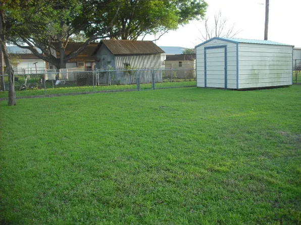 205 W Schultz St, Marion, TX 78124