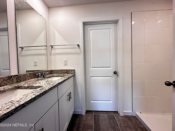 5th image of 7812 GREATFORD Way