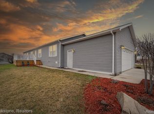 16088 Fairfax Ct, Holly, MI