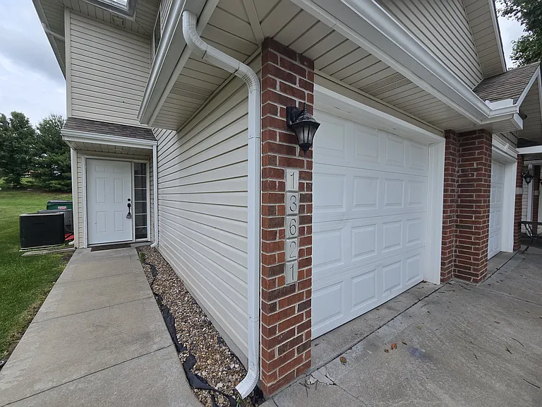13621 Oak Valley Dr — Photo 2