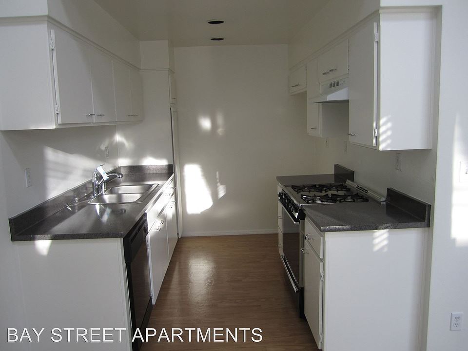 2nd image of 824 Bay St APT 0005
