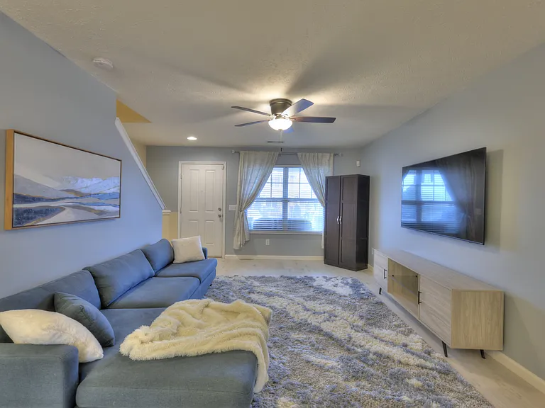 589 Bradburn Village Cir — Photo 3