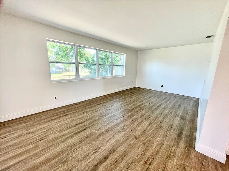 2090 NW 84th Ter — Photo 11