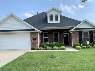 4733 W Bittersweet Dr, Fayetteville, AR 72704