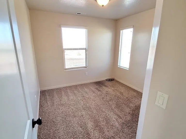671 N Bluffview Cir — Photo 25