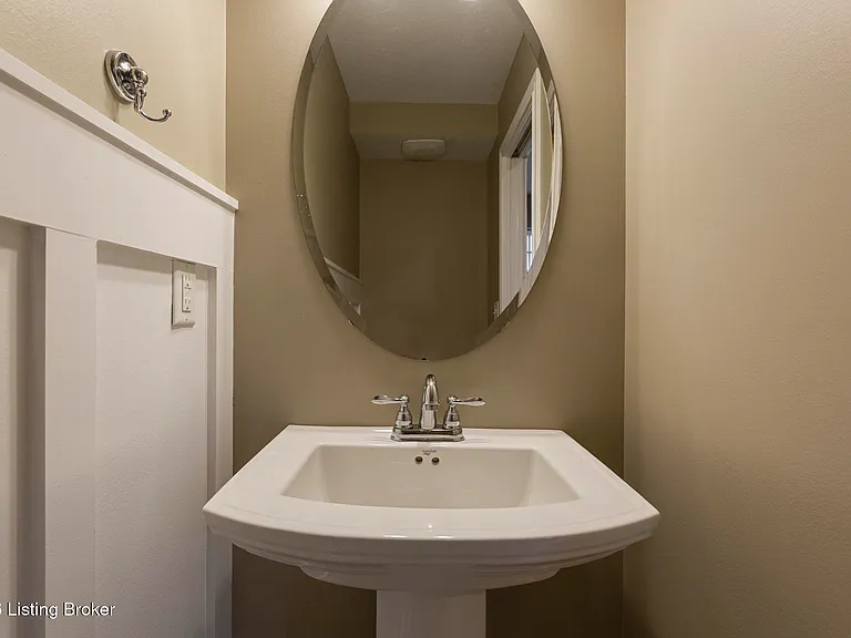 1802 Faith Ave — Photo 11