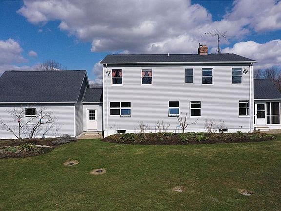 3rd image of 8555 Willow Ln