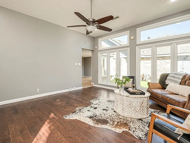 2202 Wydewood Dr — Photo 6