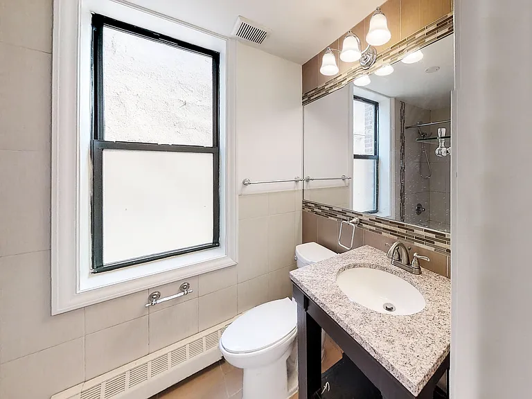 573 Vanderbilt Ave #3B — Photo 4