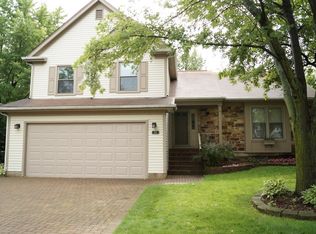 26 Copperwood Dr, Buffalo Grove, IL 60089