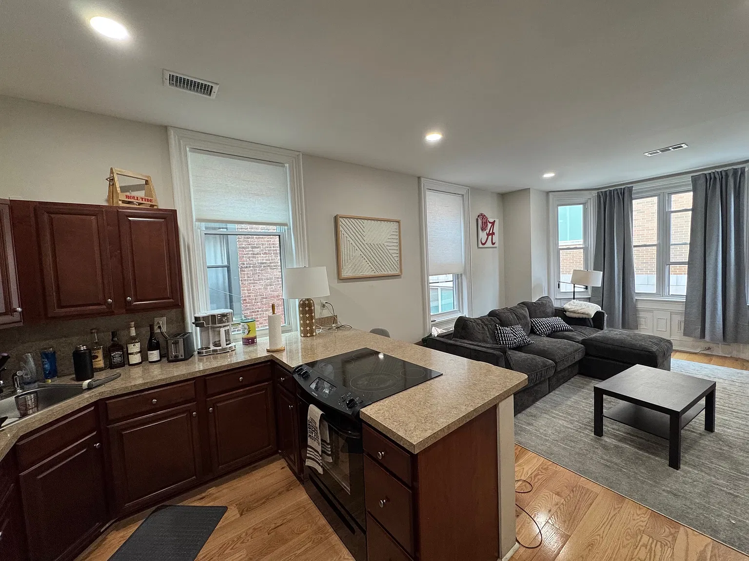 2 bed, 950 sqft, $2,300 — Photo 3
