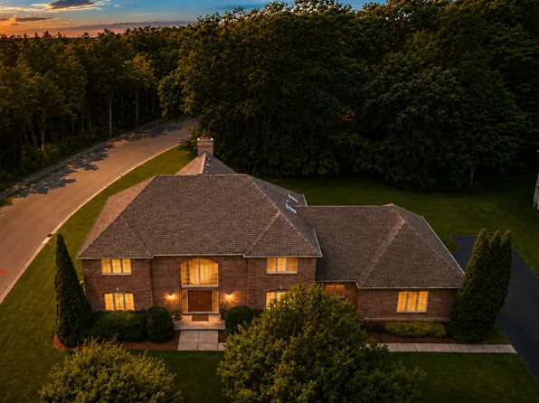 130 N Buckingham Dr, Sugar Grove, IL 60554