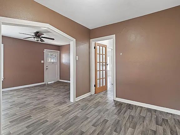 4th image of 422 Royston Ave