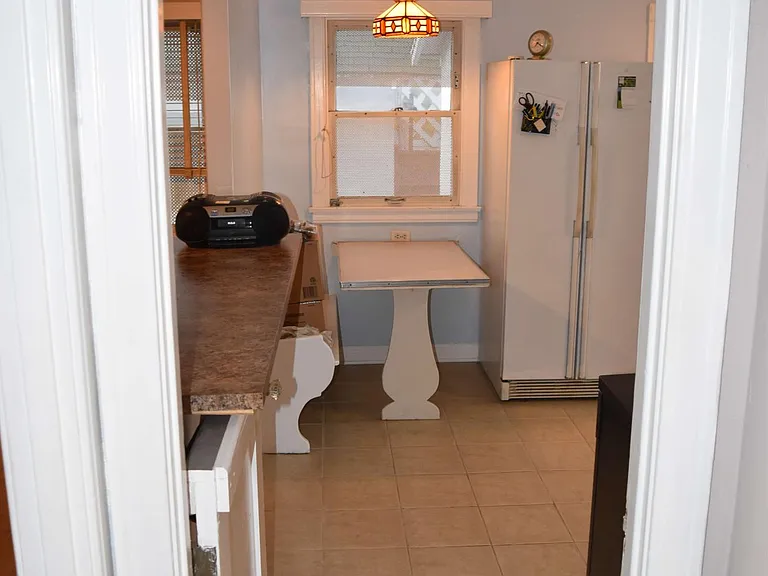 Kitchen dining area (picture taken from the hallway)