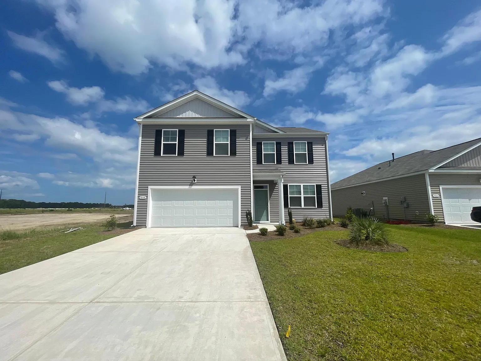 4 bed, 2.5 bath, 2340 sqft, $2,450 — Photo 2