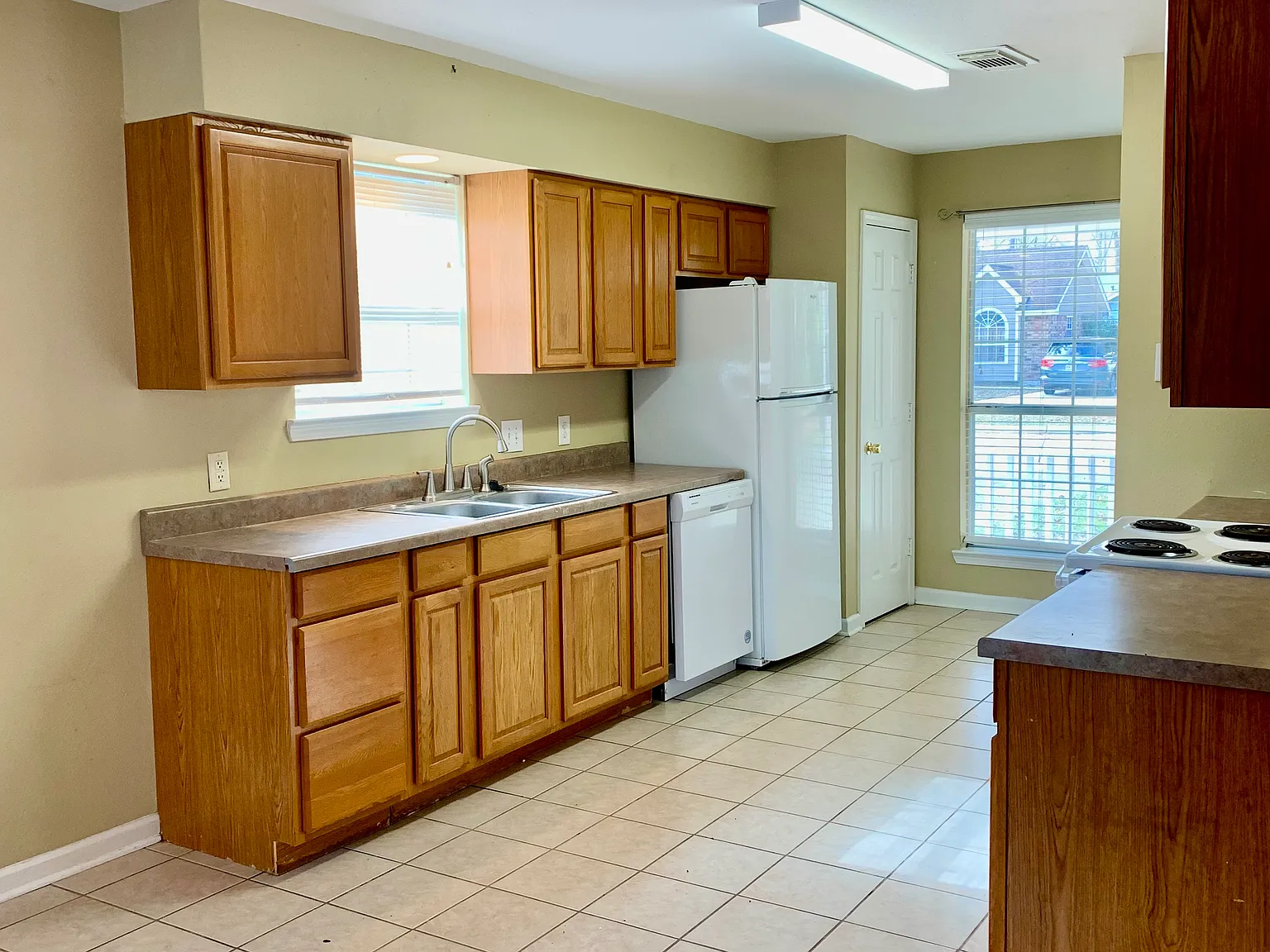 3 bed, 1490 sqft, $1,880 — Photo 2