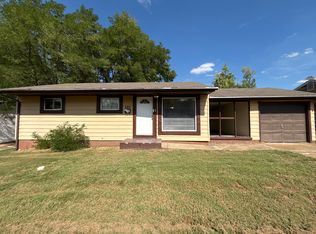 233 Perthshire Rd, Saint Louis, MO 63137