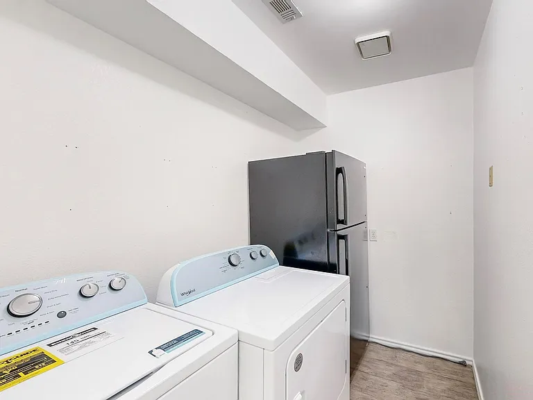 811 Oakway Ct — Photo 29