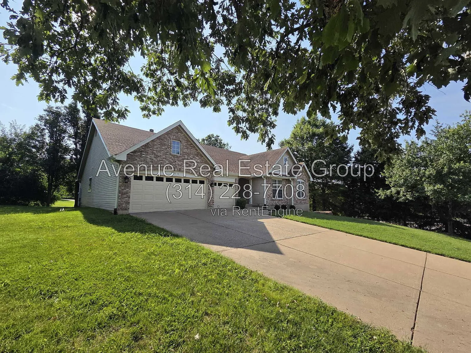 4 bed, 2.5 bath, 2401 sqft, $4,295 — Photo 2