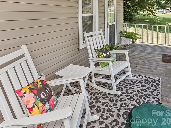 4th image of 20 Cottage St