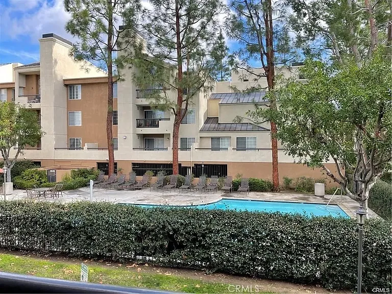 5510 Owensmouth Ave #129 — Photo 11