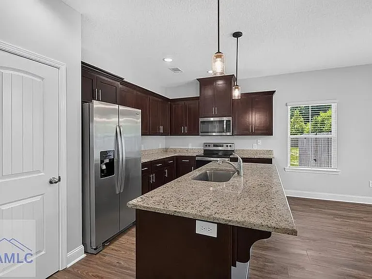 589 Meloney Dr — Photo 10