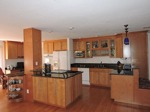 5th image of 609 E Melbourne Ave
