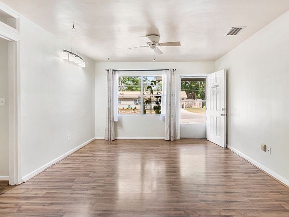 3rd image of 1526 NE 14th Ter