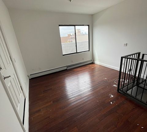 4th image of 30-59 Crescent St #4