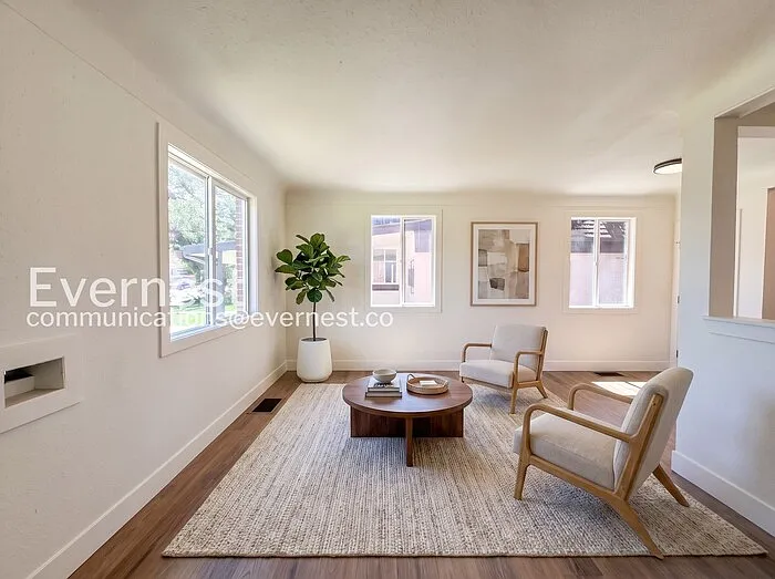 3 bed, 1.0 bath, 1128 sqft, $2,749 — Photo 2