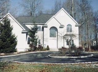 52 Greenwich Ave, Central Valley, NY 10917