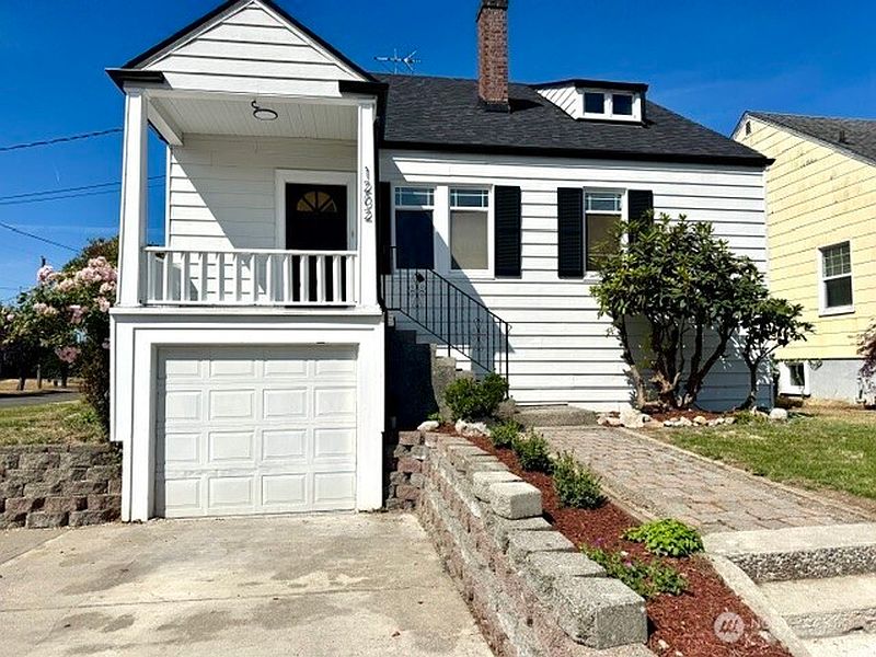 3rd image of 1202 N Proctor Street