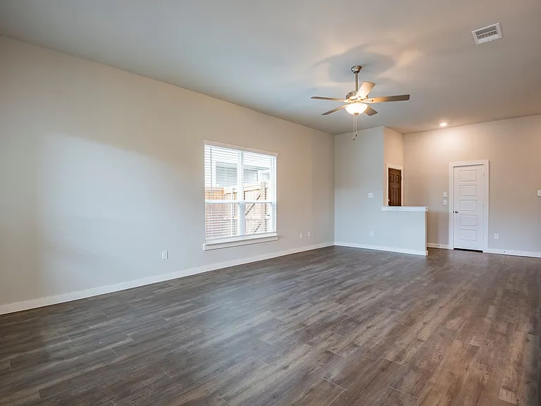 640 Wheatfield Dr — Photo 12