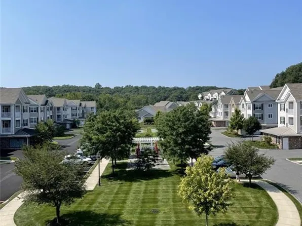 834 Brookside Court #834, Newtown, CT 06470