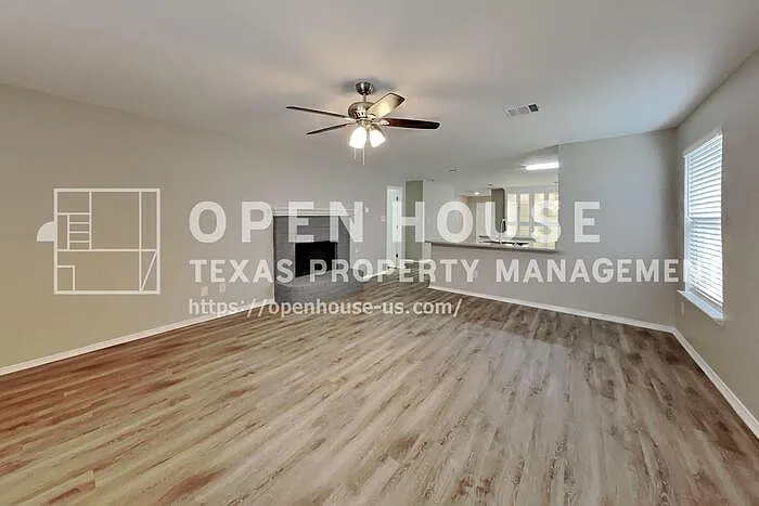 1016 Silver Spur Ln — Photo 4