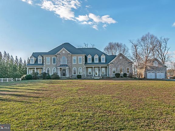 2nd image of 311 Whistling Swan Way
