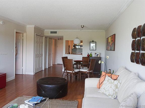 5th image of 100 Lakeview Dr APT 308