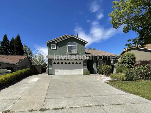 472 Woodcrest Dr, Vacaville, CA 95688