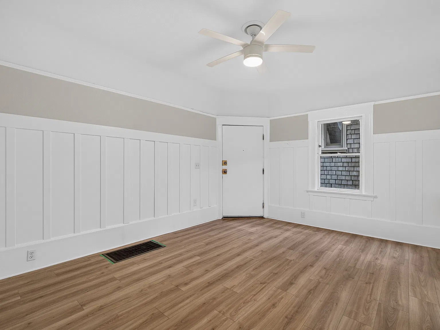 2 bed, 602 sqft, $3,900 — Photo 2